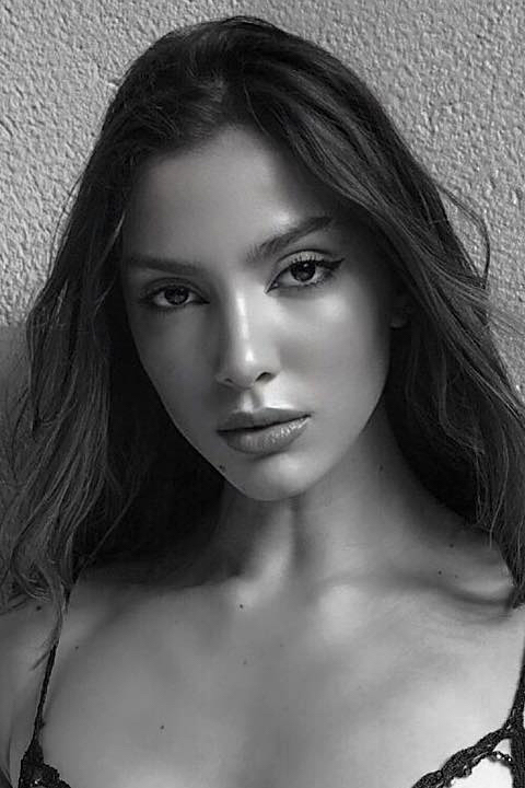 Model: Barbara Oliveira
