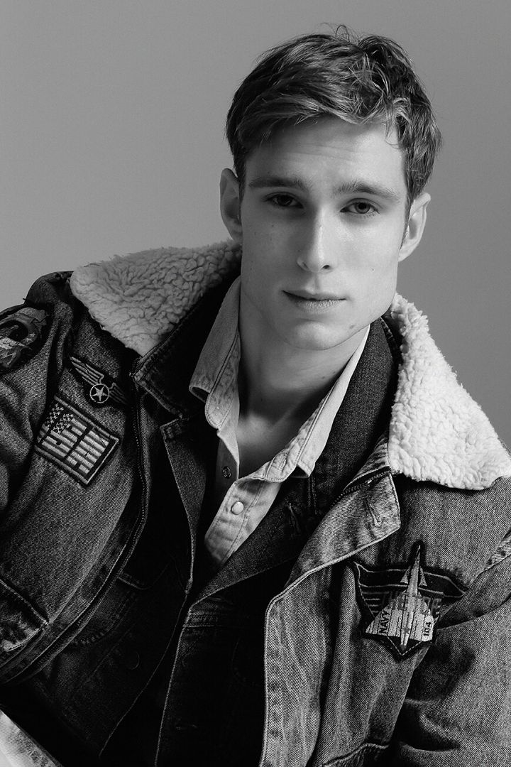 Model: AlessandroS